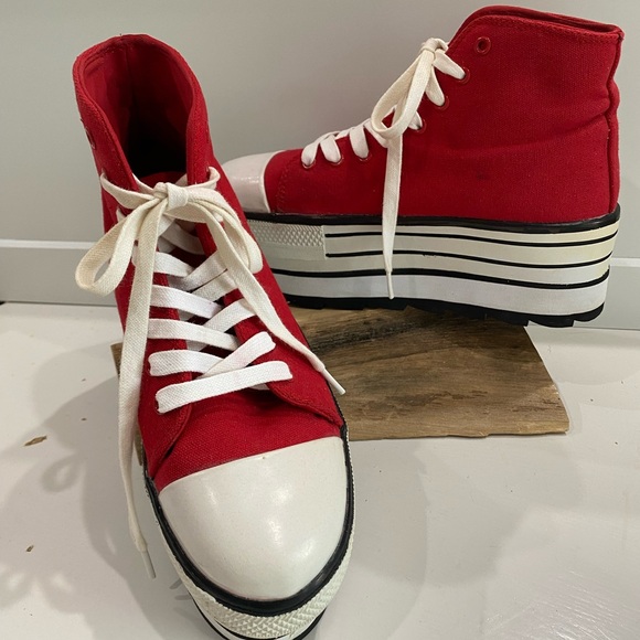 Cute to the Core by YRU Red & White High-Top Platform Sneakers - Picture 1 of 8
